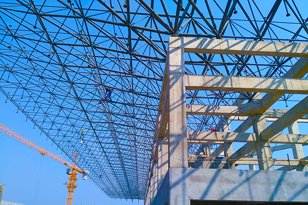白城钢结构网架加工过程中有哪些注意事项？